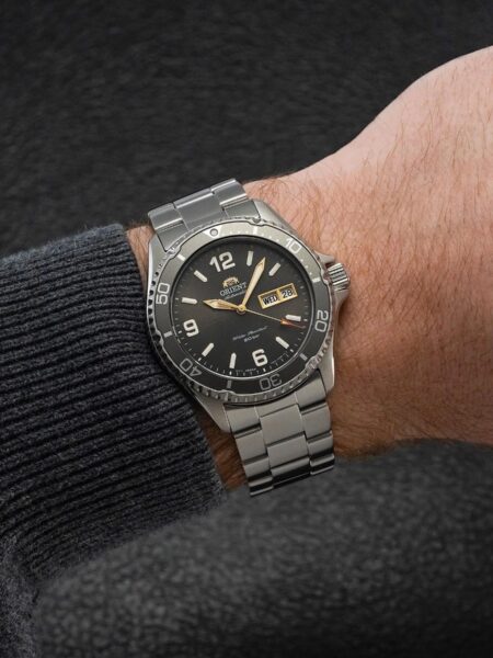 Alternative view of Mako Grey